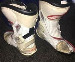 Size 7.5 UK alpine stars SMXplus boots