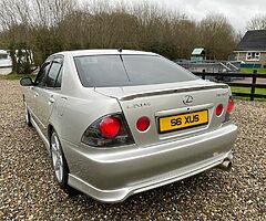 2002 Lexus IS 300 - Image 5/10