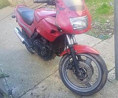 Hi anyone interested in es bike Kawasaki gpz500s  posting for a friend￼