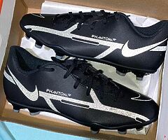 Nike phantom size 5￼