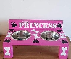 Dog bed  and bowls - Image 6/10