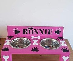 Dog bed  and bowls - Image 7/10