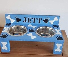 Dog bed  and bowls - Image 8/10