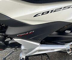 2017 Honda CB - Image 6/10