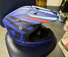 Motorcycle helmet and goggles - Image 6/6