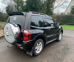 2004 Mitsubishi Shogun - Image 8/10