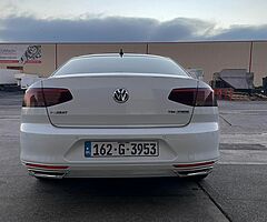 Volkswagen Passat - Image 6/10