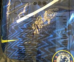 Chelsea jersey brand new size is in the picture. - Image 3/5