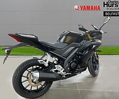 2022 Yamaha YZF-R - Image 4/10