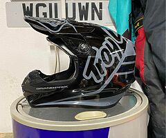 Troy lee designs motocross helmet