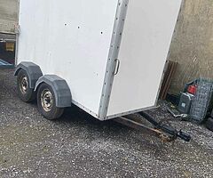 Box trailer  for  sale 9x4  new jockey wheel  come  with  it first  person  with 800 take it