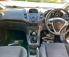 2014 Ford Fiesta - Image 5/10