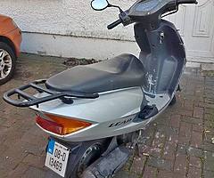 Moto lead leaf 100 cc