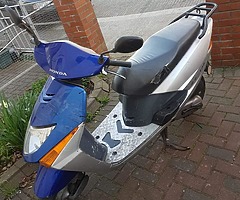 Moto lead leaf 100 cc