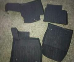 New shape ford focuse mats for sale  brand new only in a car about 2 weeks