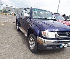 2003 Hilux 2.5 L CREW CAB - CVRT Expired - Price as is E2900