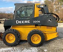 2013 JOHN DEERE 320E