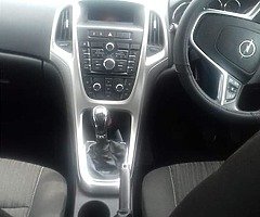 Opel Astra 2012 - Image 5/5