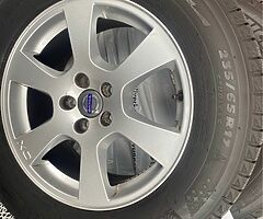 Xc60 17 fälgar med godkända däck Michelin  året runtdäck