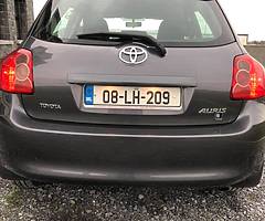 08 Toyota Auris very clean