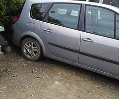 Renault seven seater - Image 1/2
