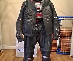 RST ladies 2pc leather suit + boots - Image 1/5