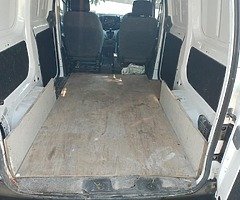 Nissan NV 200 - Image 6/10