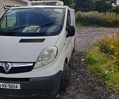 2010 WHITE VAUXHALL VIVARO  3 SEATER 3 PHASE FRIDGE VAN DOE 12/22