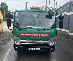 Isuzu npr bin lorry 5.2 tons