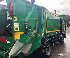 Isuzu npr bin lorry 5.2 tons