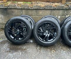 Land rover 18inch genuine alloy wheels with good tyres for sale