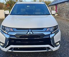 2019 MITSUBISHI OUTLANDER 4HS PLUG-IN HYBRID 4X4