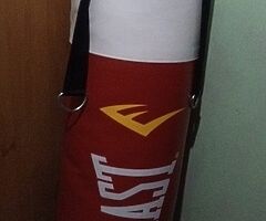 Brand new Everlast boxing bag for sale 4ft good heavy boxing bag