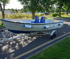 12 ft fiberglass  boat  and  trailer - Image 4/8