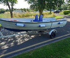 12 ft fiberglass  boat  and  trailer - Image 6/8