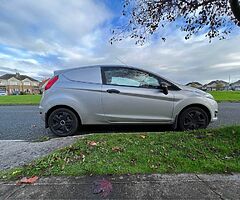 Ford Fiesta Van 2016