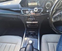 Mercedes-Benz E300 BLUETEC HYBRID Automatic - Image 8/10