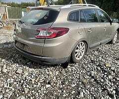 2012 Megane 1.5 for parts - Image 6/6