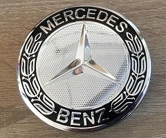 Mercedes 75 mm centre caps silver&blue