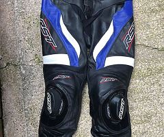 Rst two piece leathers with matching gloves