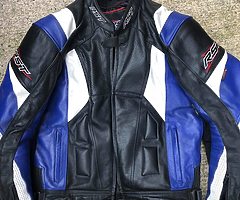 Rst two piece leathers with matching gloves - Image 5/5