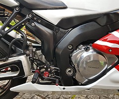 Honda CBR1000RR - Image 8/10