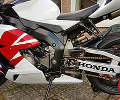 Honda CBR1000RR - Image 10/10