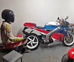 Honda rc30 replica