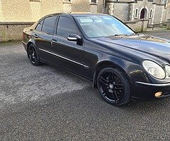 Mercedes E200. Petrol. 1.8 nct 08.23.tax.12.22 - Image 4/6