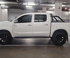 toyota hilux invincible - Image 6/10