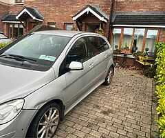 09 Mercedes B class 180 diesel 280 tax per year￼￼