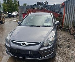 Breaking hyundai i30 2011