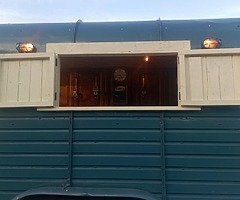 Mobile bar trailer horse box - Image 9/10