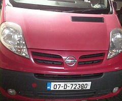 Nisan primistar minibus